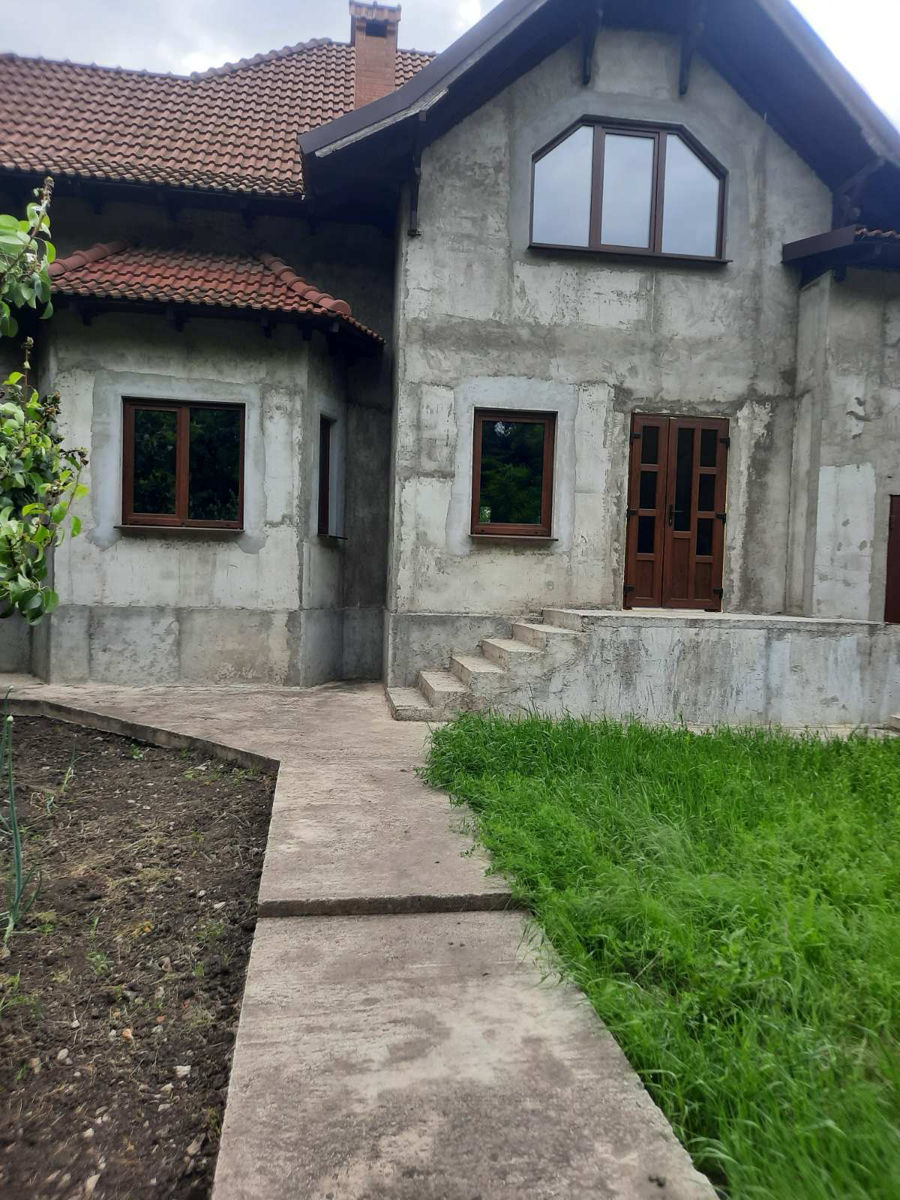 Casa in zona rezidentiala de Lux a orasului Floresti! foto 0