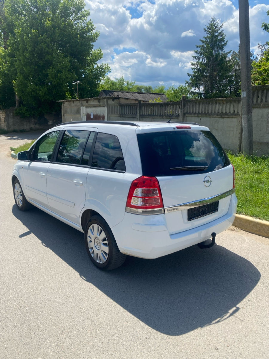 Opel Zafira фото 3