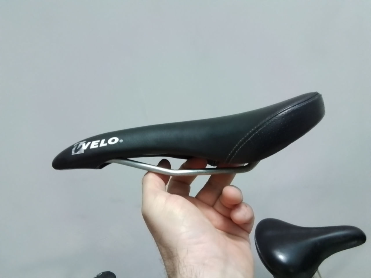 Седло San Marco Rolls * Шлем с маяком р.49-54 * Переключатель перед Shimano Tourney * Седло Velo MTB foto 0