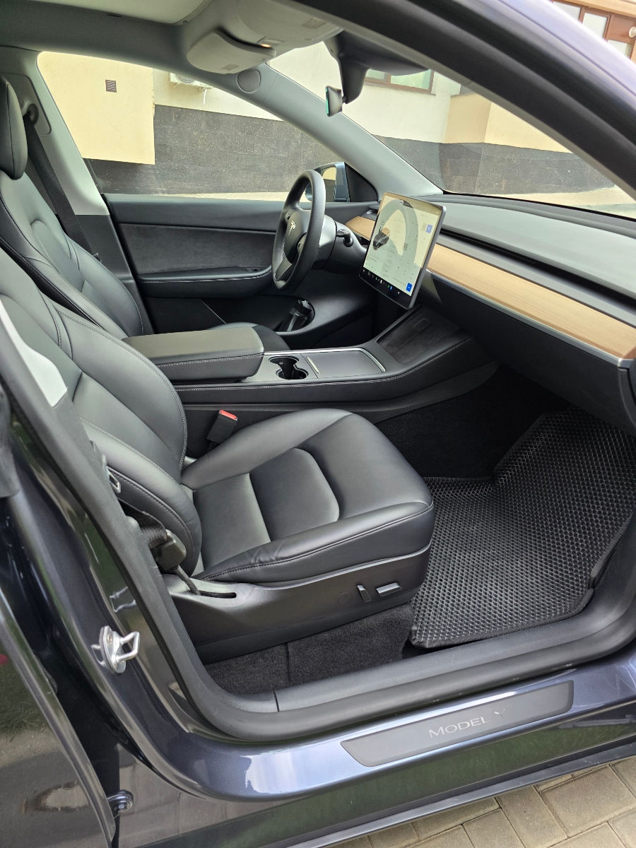 Tesla Model Y foto 5