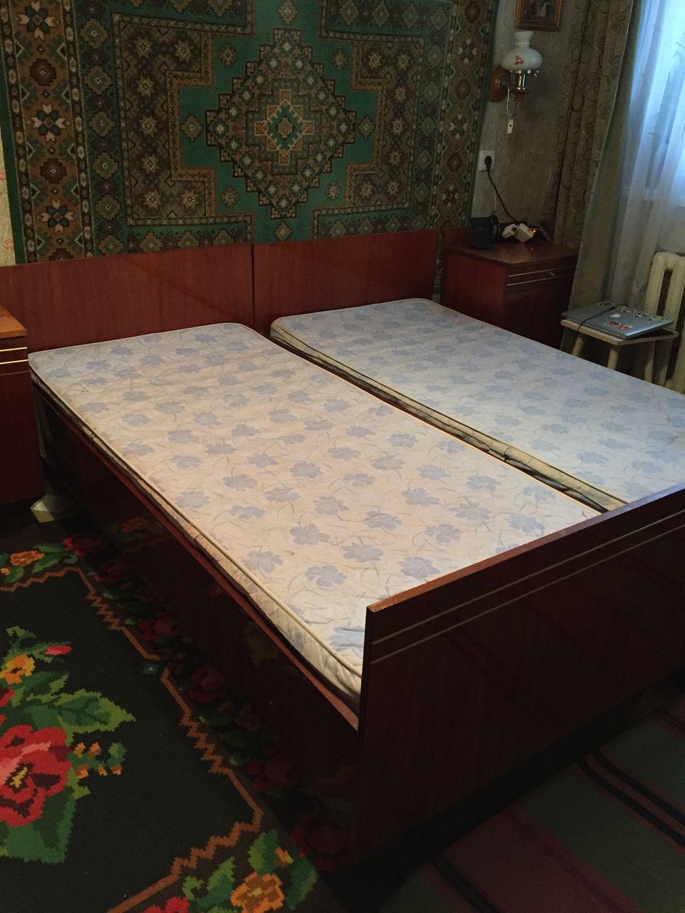 2 кровати с матрасами. 90х190см. Самовывоз из пригорода