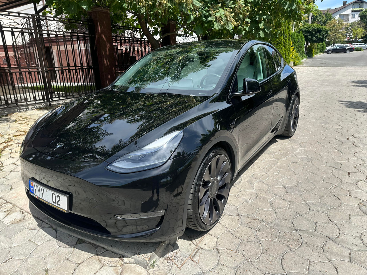 Tesla Model Y foto 2