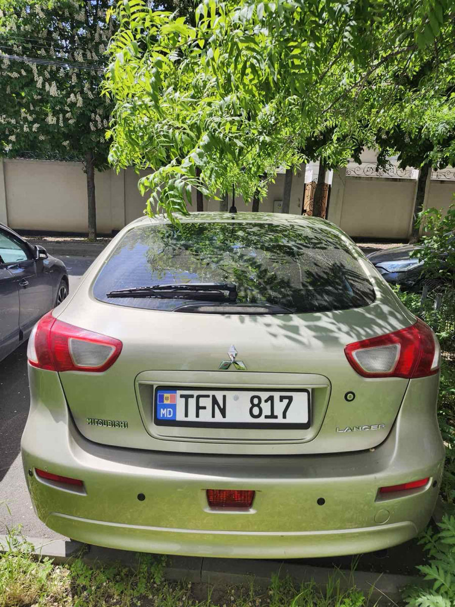 Mitsubishi Lancer фото 1