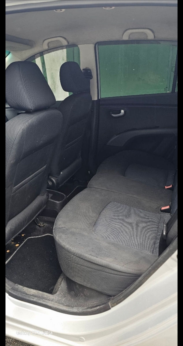 Hyundai i10 фото 3