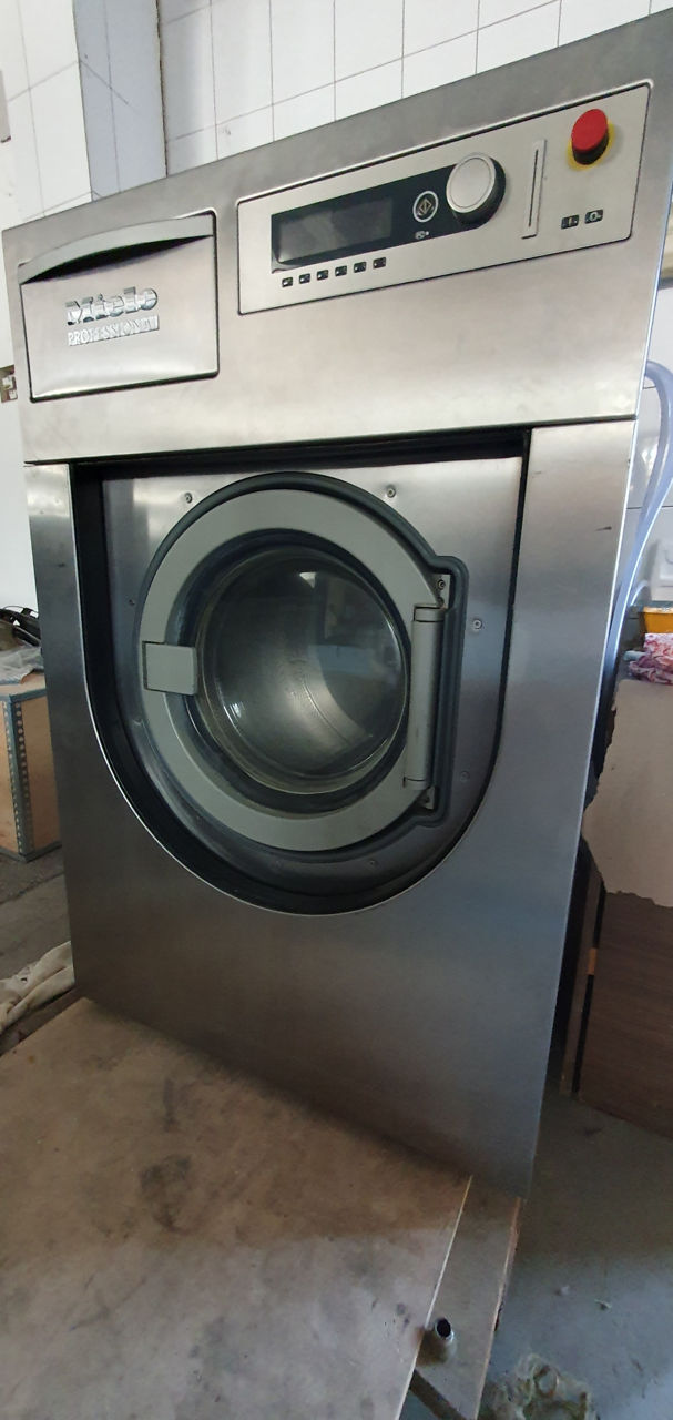 Профессиональная стиральная машина Miele фото 1