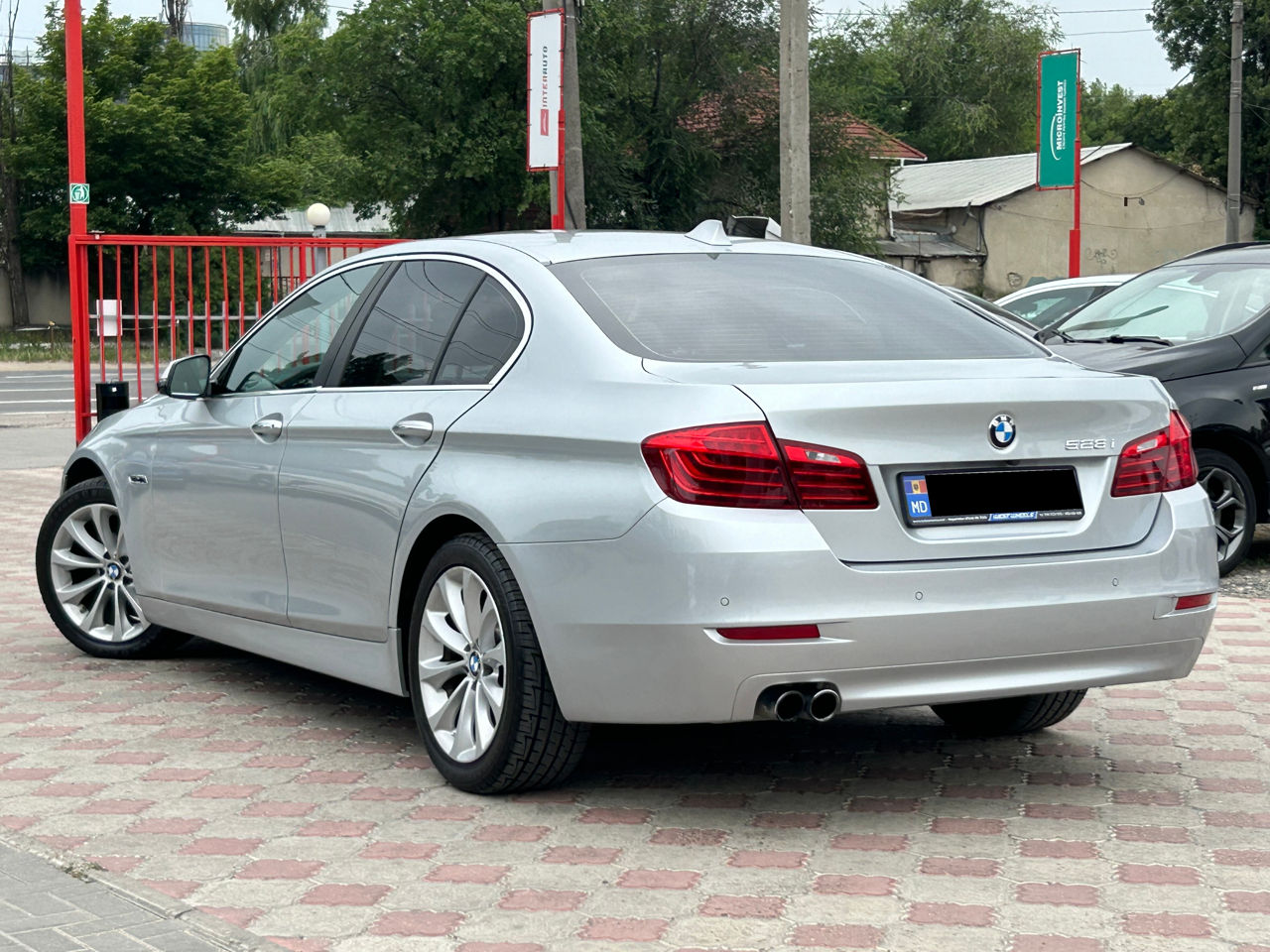 BMW 5 Series foto 2