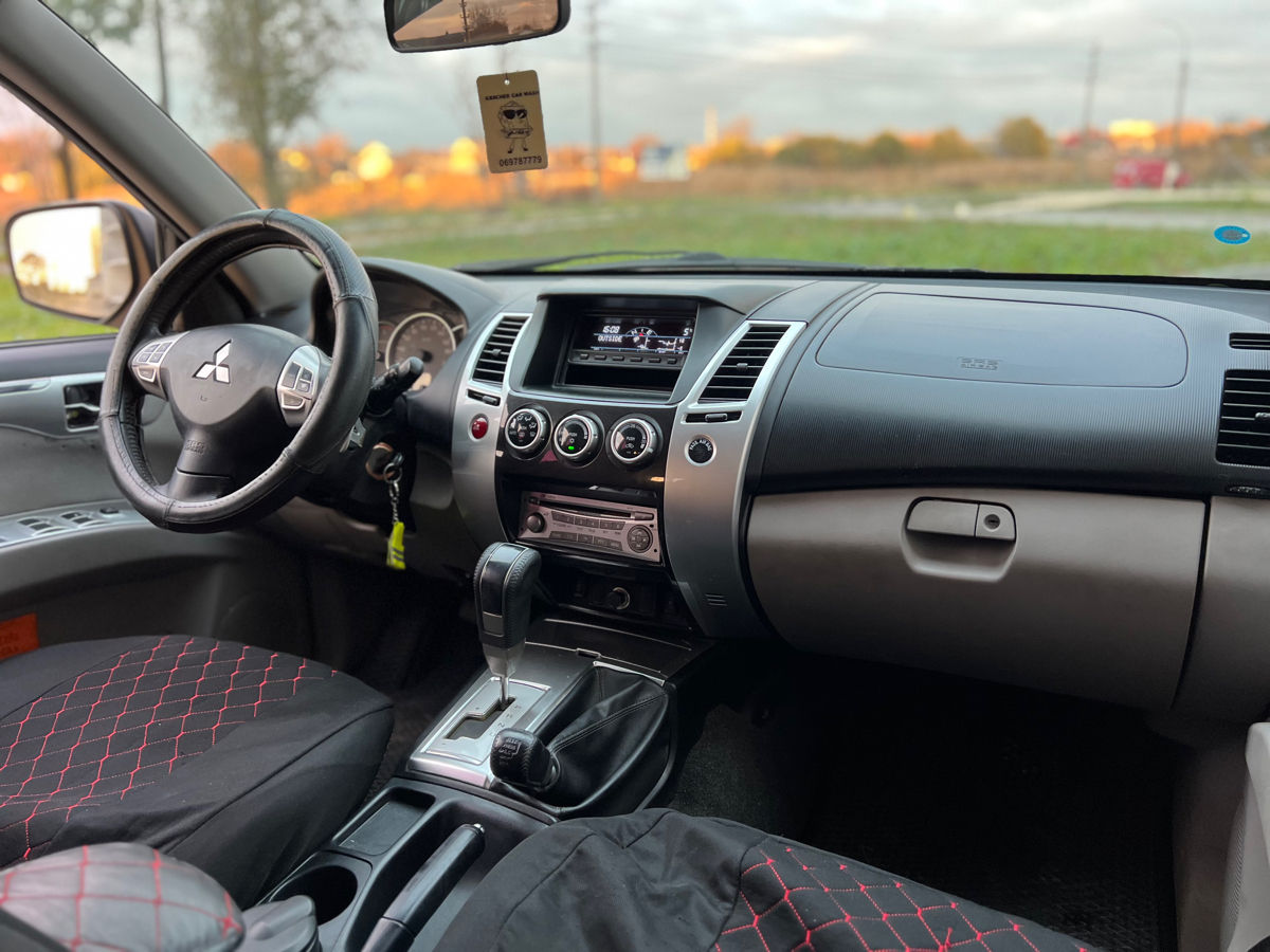 Mitsubishi Pajero Sport foto 13