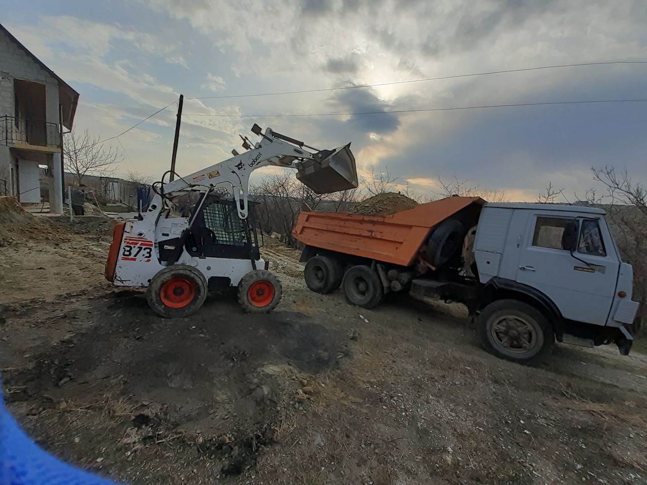 Вывоз мусора,услуги экскаватора,котлован,камаз,бобкат,servicii bobcat buldoexcavator miniexcavator foto 3