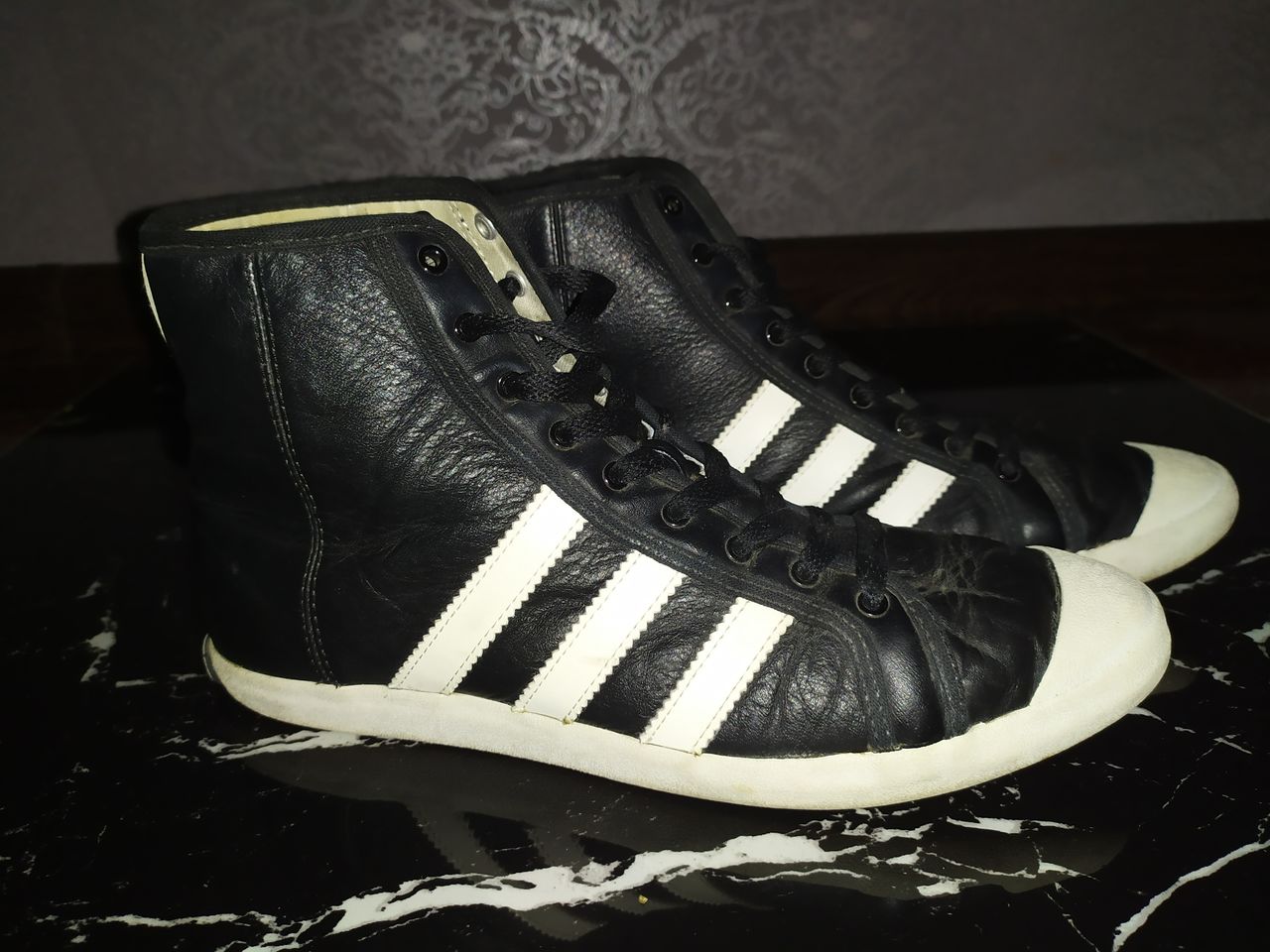 Adidas сникерсы оригинал натуральная кожа.