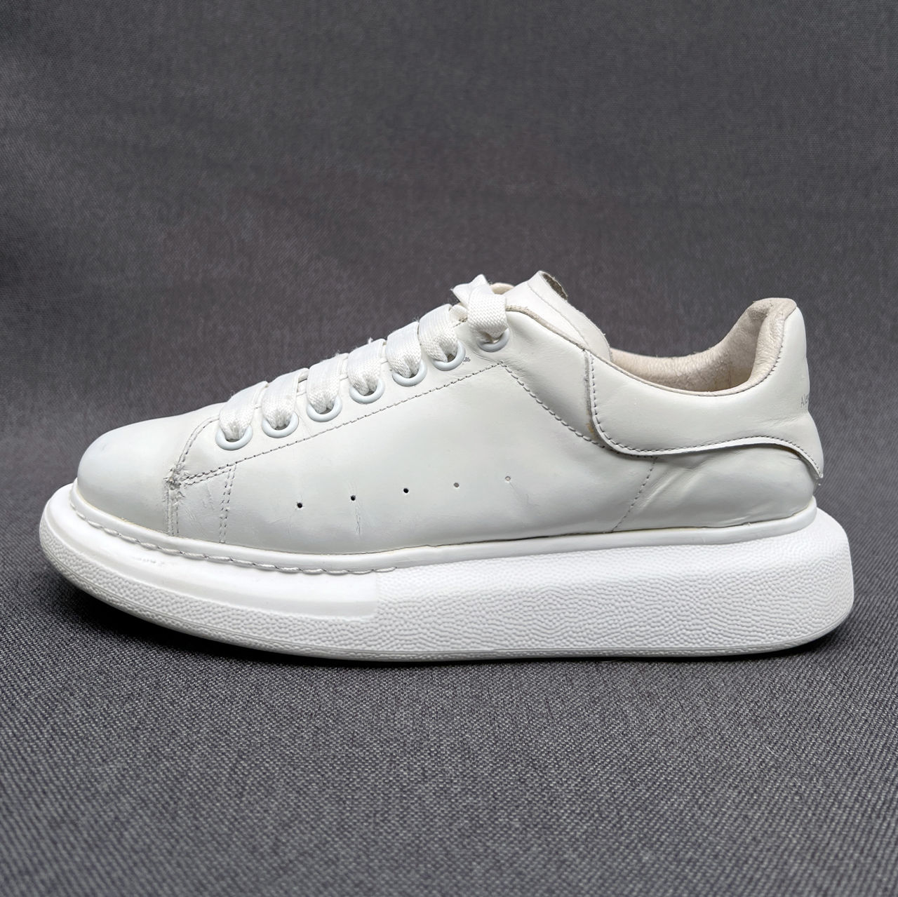 Alexander McQueen Oversized Sneakers. Размер 38. Оригинал. В хорошем состоянии. foto 6