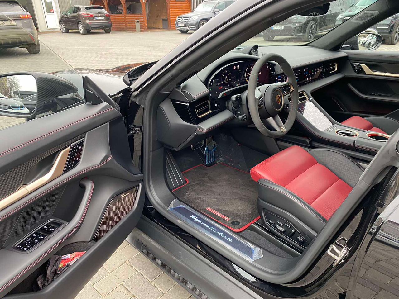 Porsche Taycan foto 6