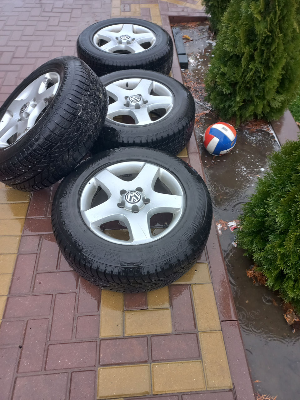 235 .65 R 17