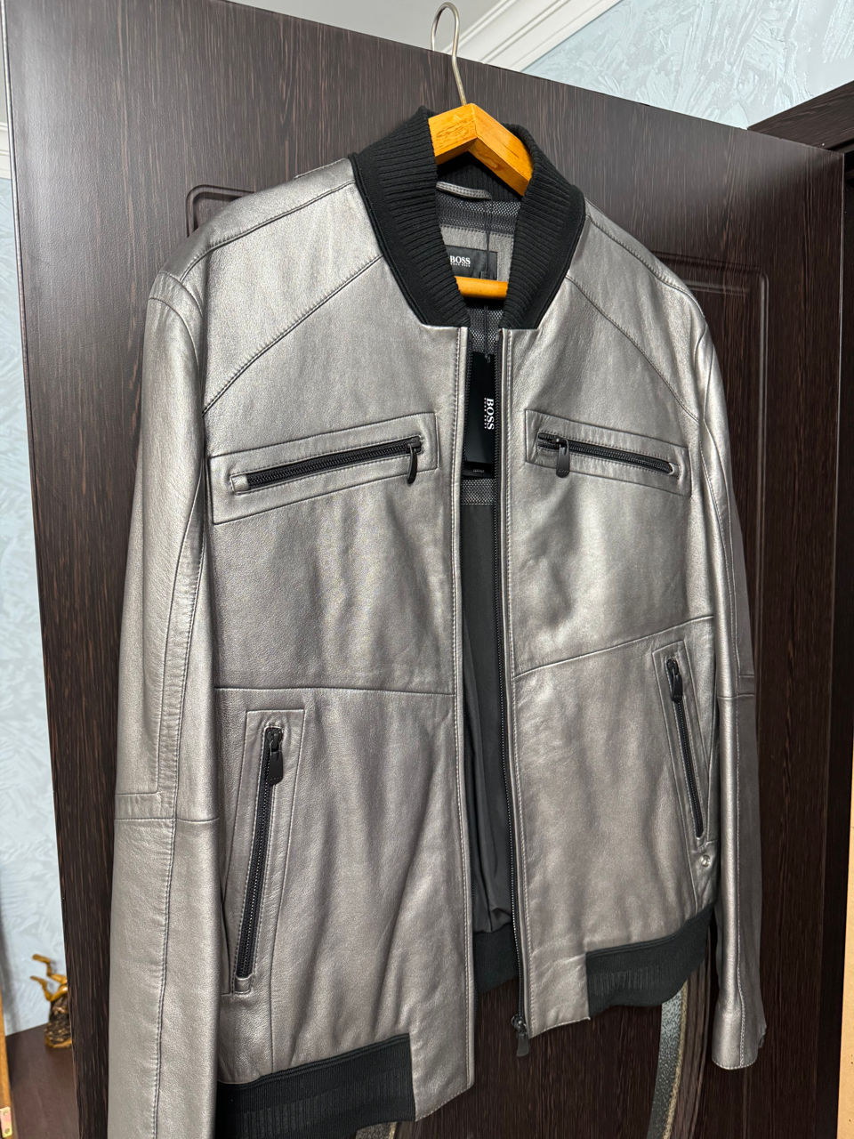 Срочно продам кожаные куртки Hugo Boss Porsche Design и Hugo Boss Mercedes оригинал foto 1