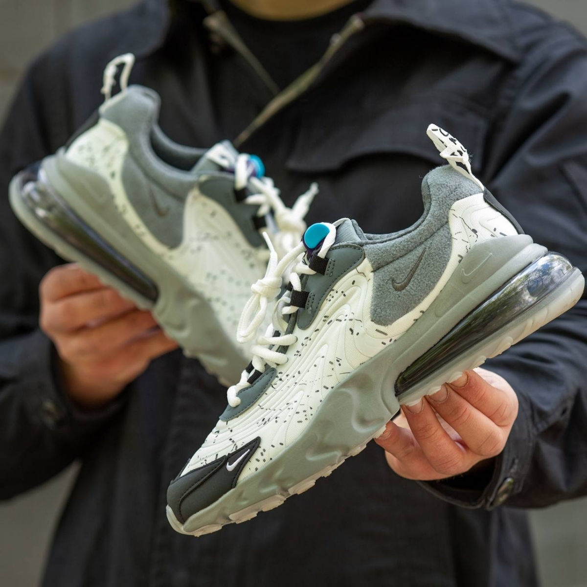Nike Air Max 270 React Grey x Travis Scott foto 1