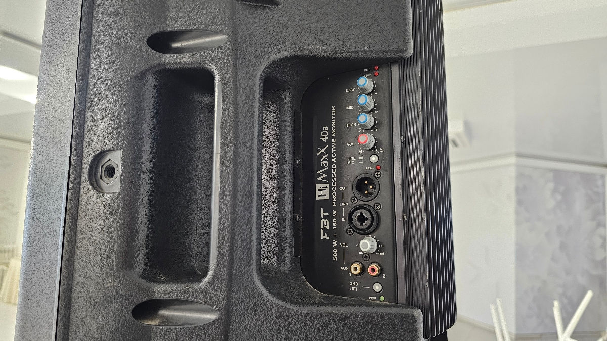 Vind 2 boxe  FBT Himaxx 40A+stative+huse și cabluri, 1400 euro foto 4