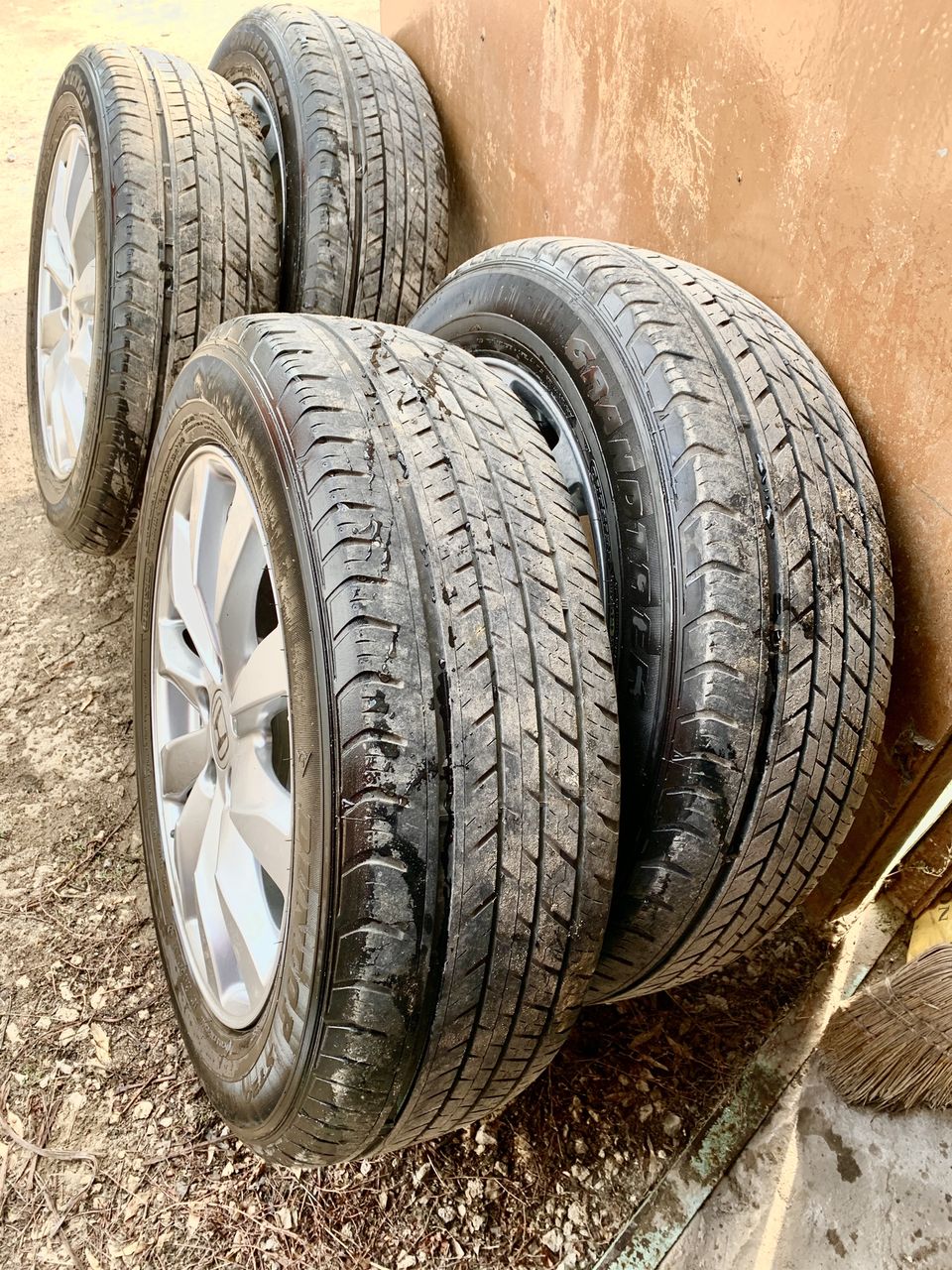 Dunlop 225/60/R18 - 5/114,3
