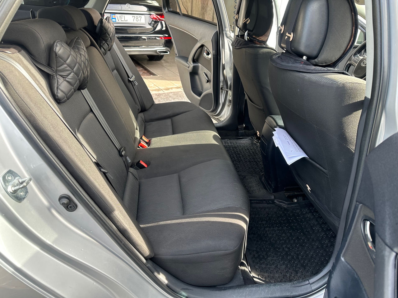 Toyota Avensis foto 15