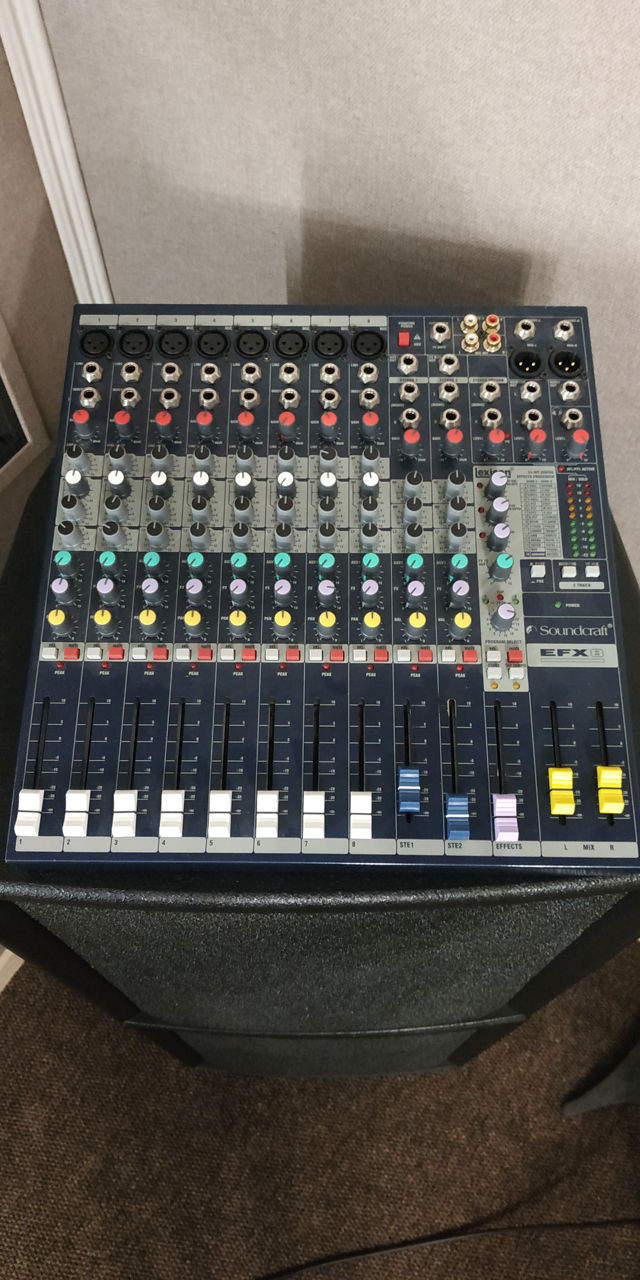 Mixer Soundcraft EFX 8