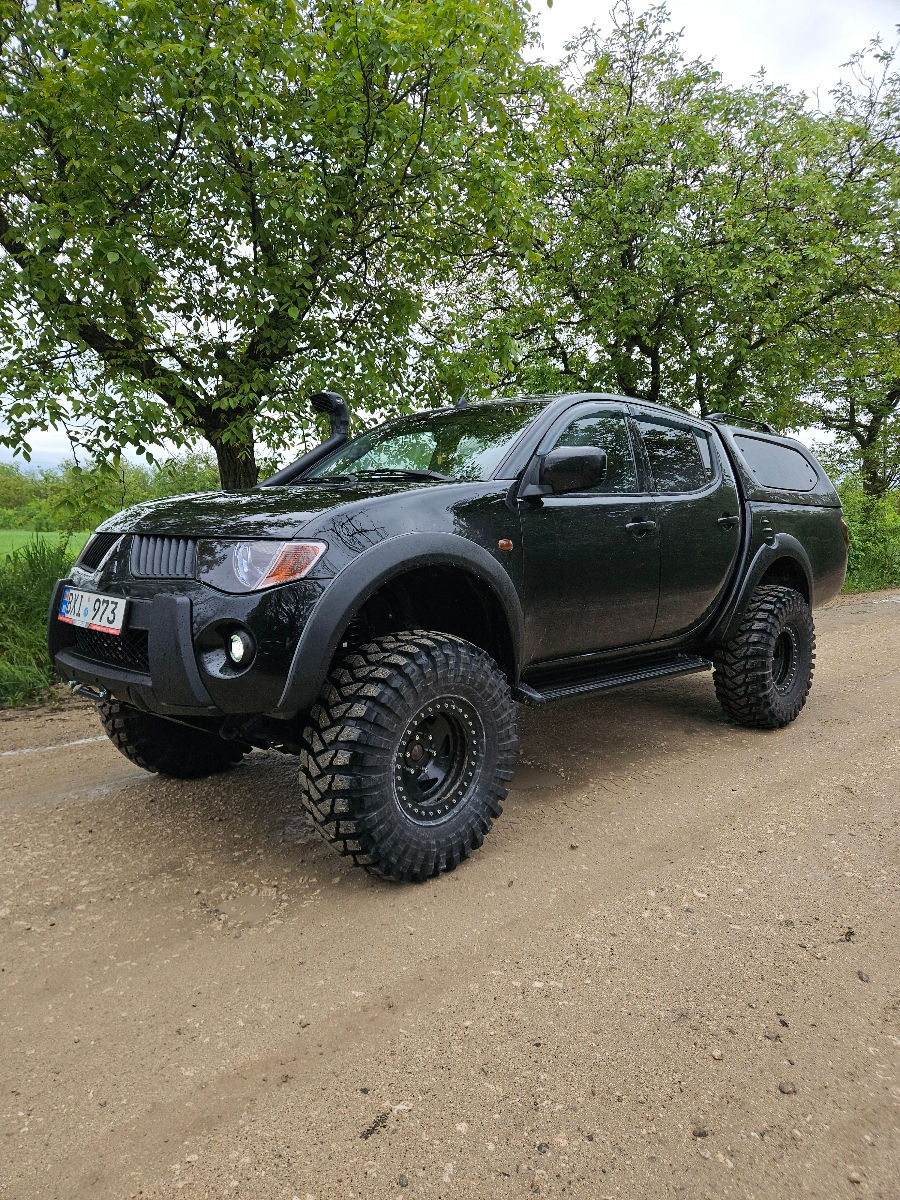 Mitsubishi L200 foto 1