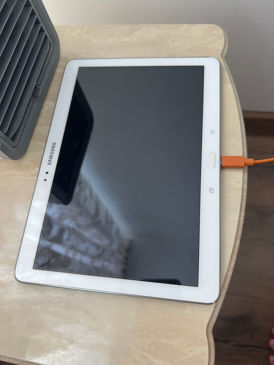 Samsung Galaxy Tab Pro 10.1 (SM-T520)  фото 0