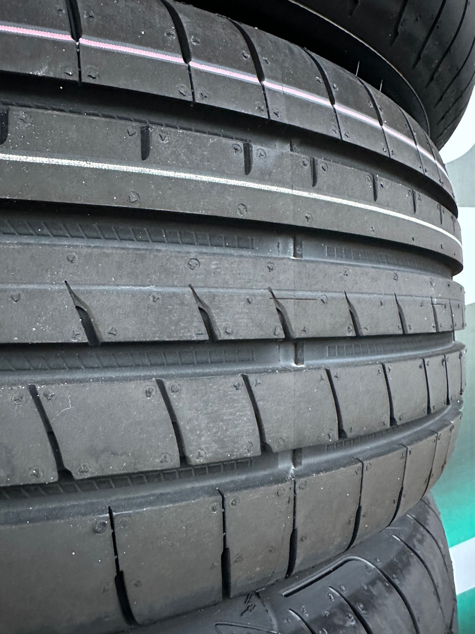 235/55 R18 GoodYear Noi 2023 foto 2