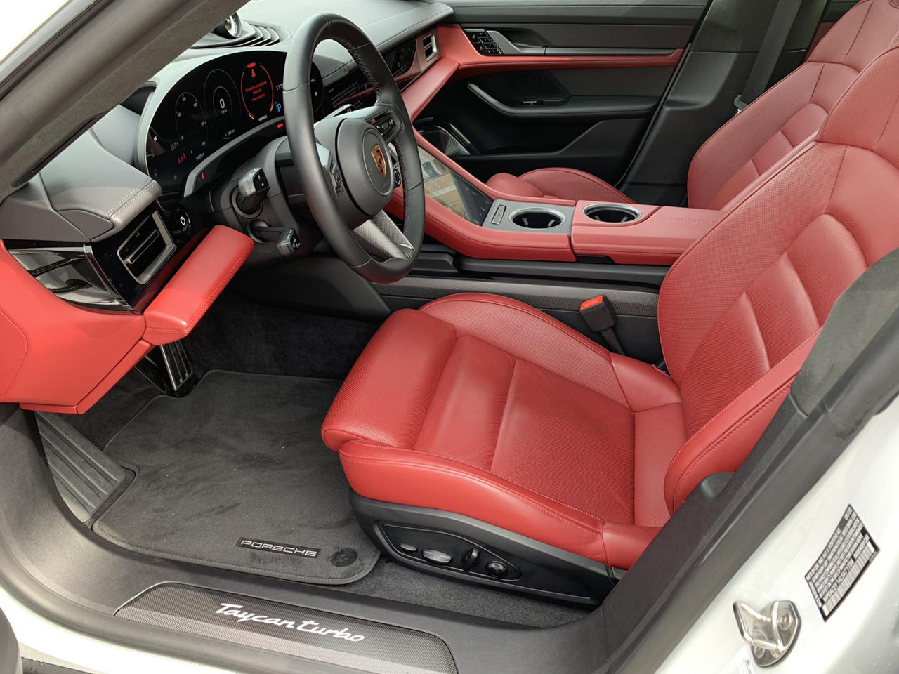 Porsche Taycan foto 7