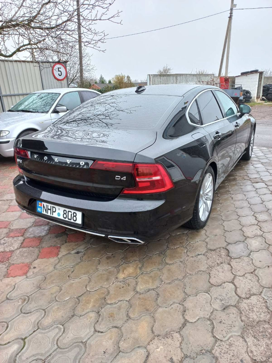 Volvo S90 foto 1