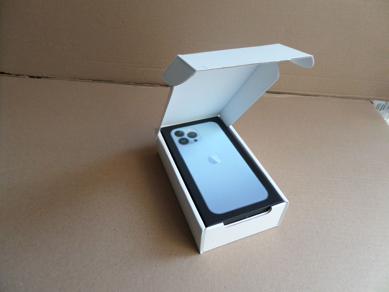 "Apple iPhone 13 Pro Max" 256gb, Sierra Blue. Новый. Настоящий оригинал!