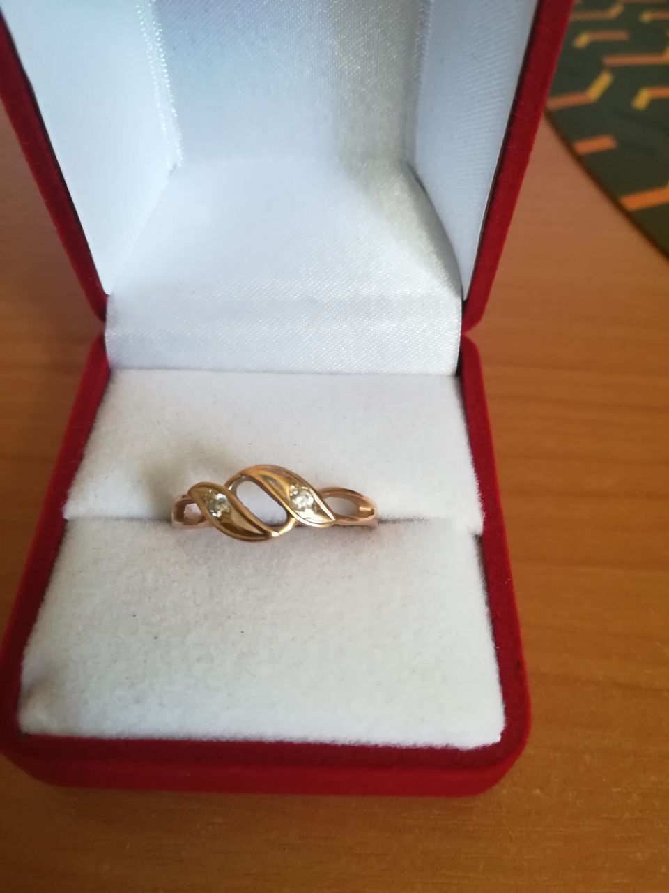 обручальное кольцо женское фото в коробочке