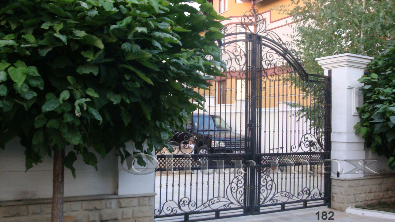 Porți, garduri, balustrade, copertine , gratii, uși metalice și alte confecții din fier forjat. foto 8