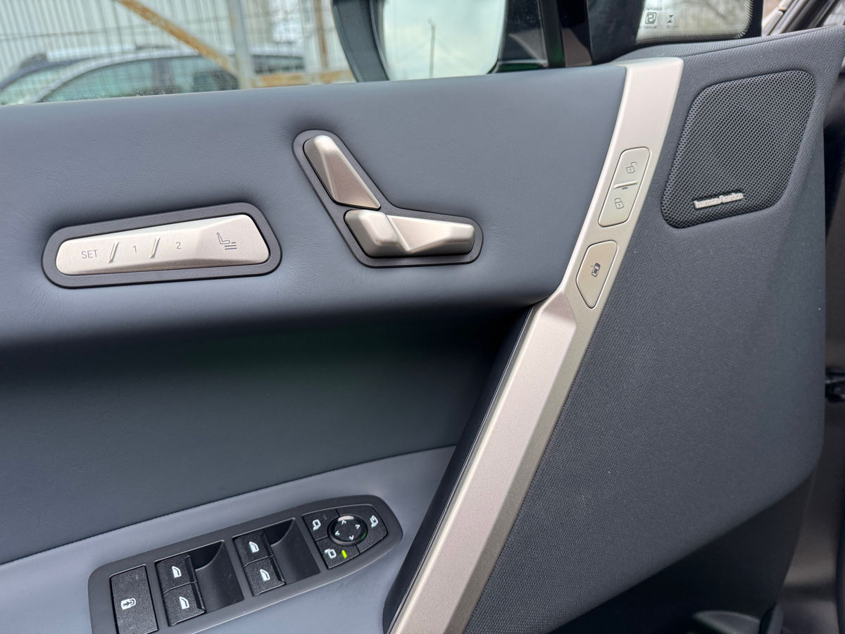 BMW iX фото 12