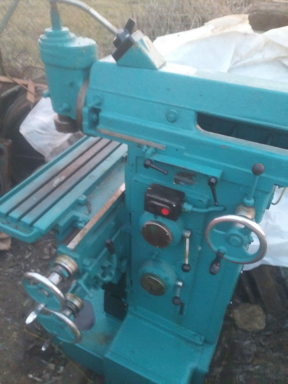 фрезерный станок модель 675 в хорошем состояние