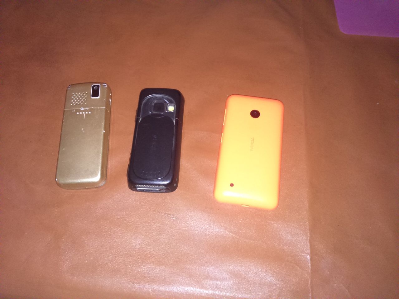 Продам 3 телефона Nokia 1017 lumia, Nokia n73-1, keneksi k4 gold