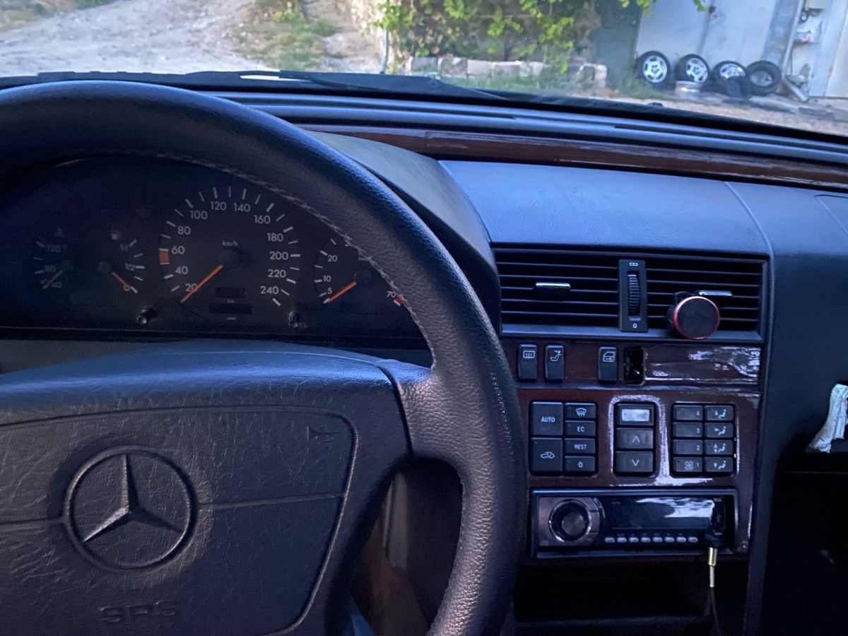 Mercedes C-Class 1995 г. с пробегом 360000 км, Газ / Бензин (пропан), 1500 €