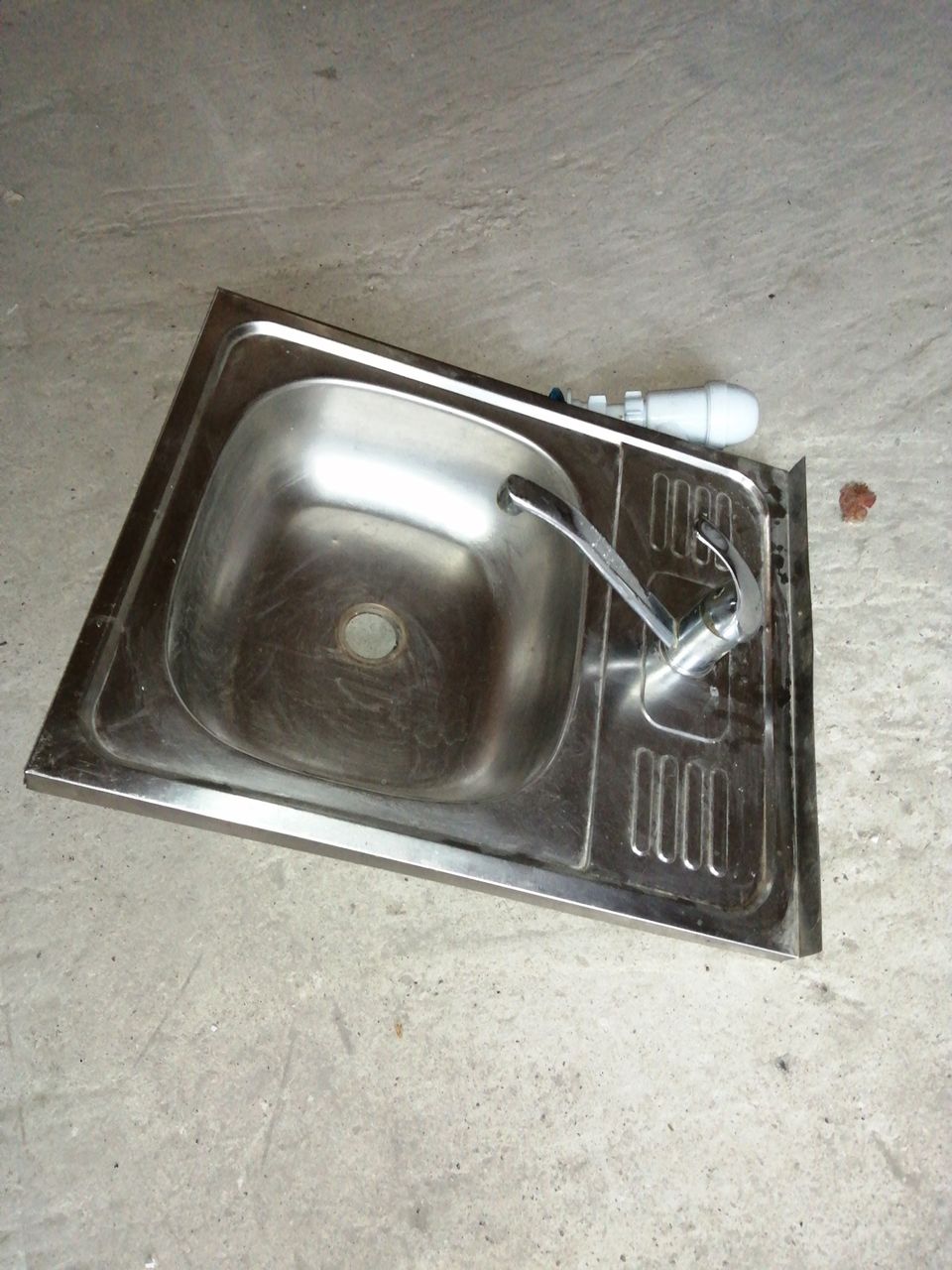Мойка б/у с краном и сифоном