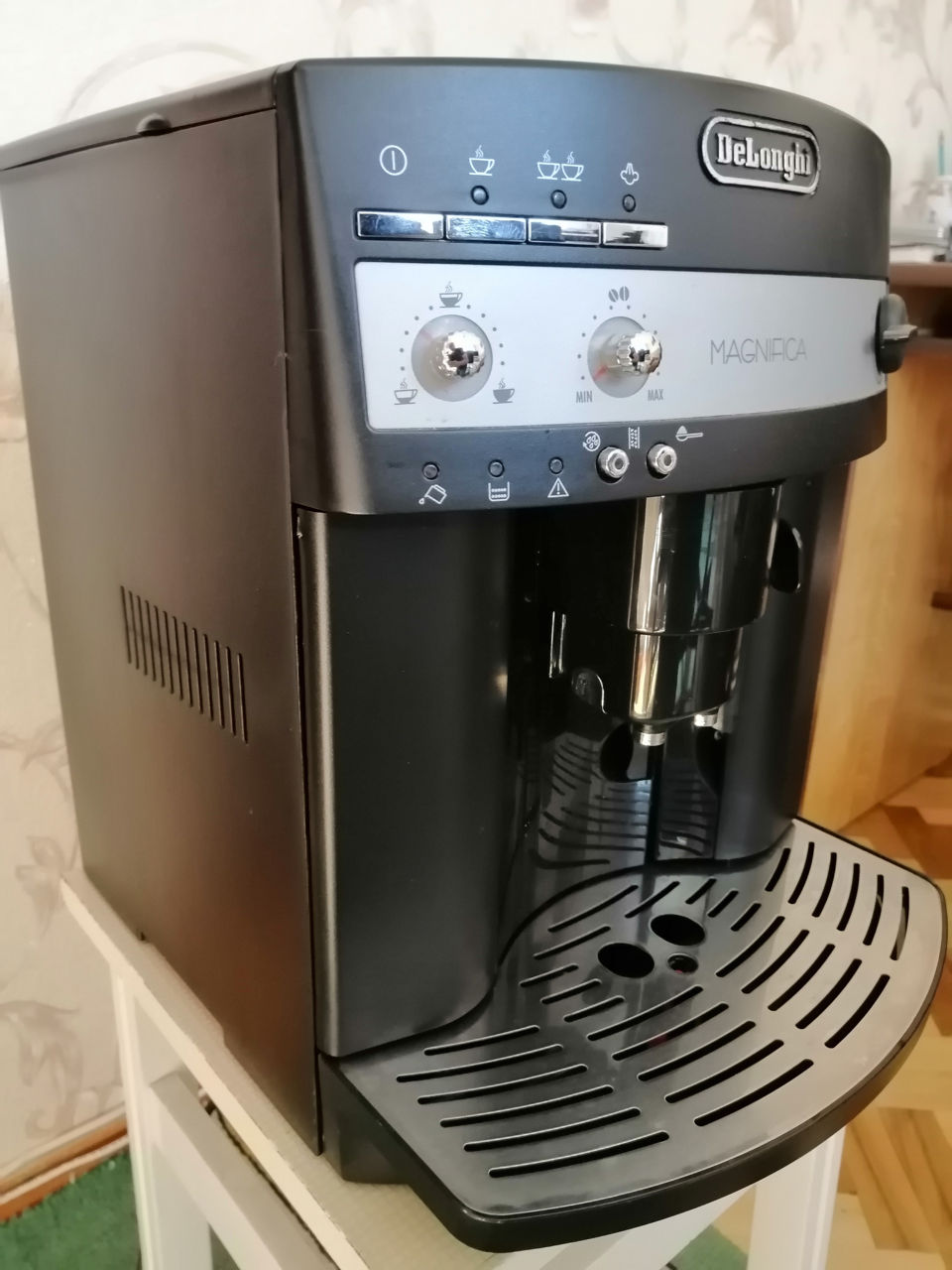 Кофемашина  Delonghi Magnifica foto 2