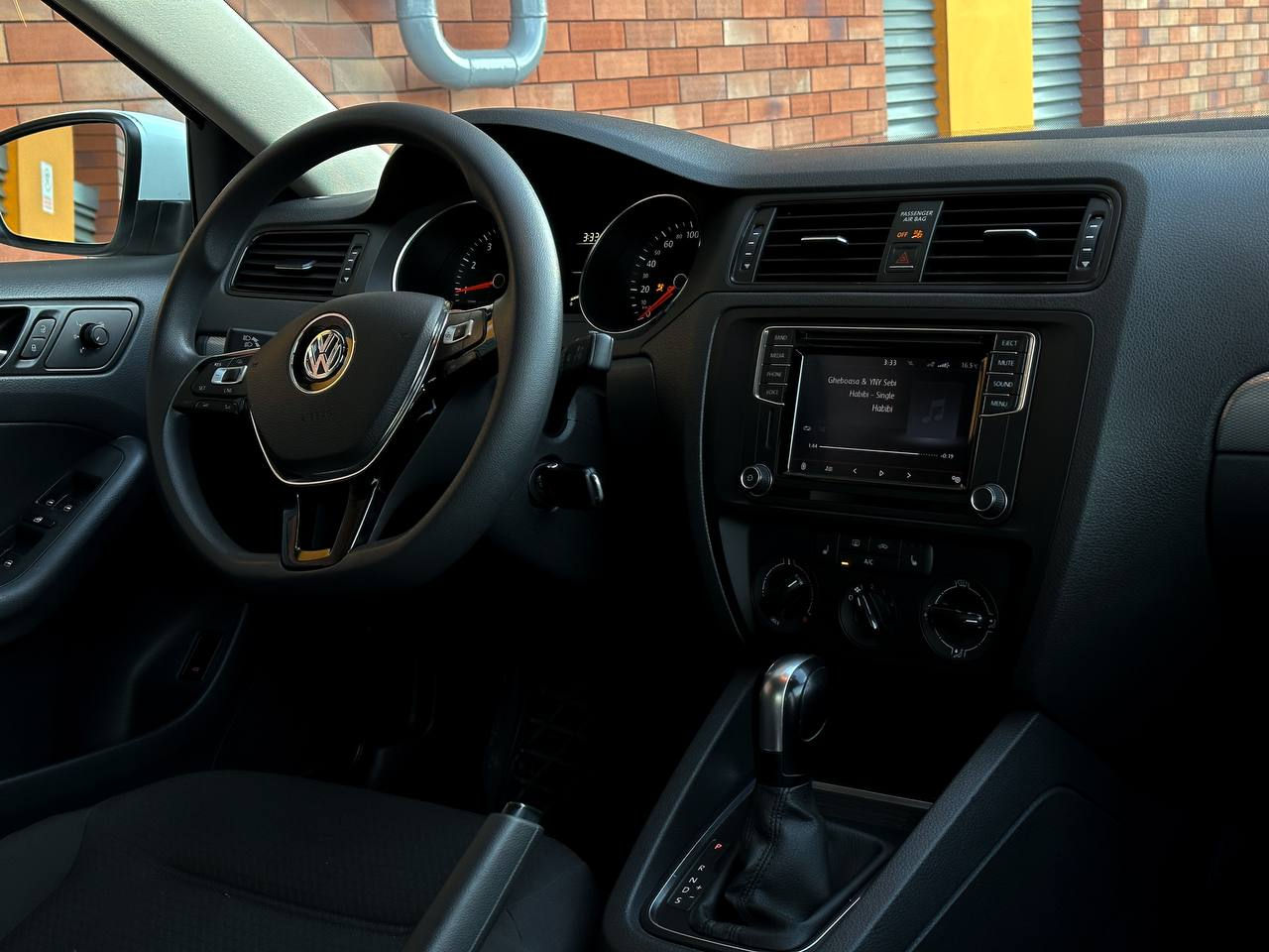Volkswagen jetta - chirie auto - авто прокат - rent a car foto 3