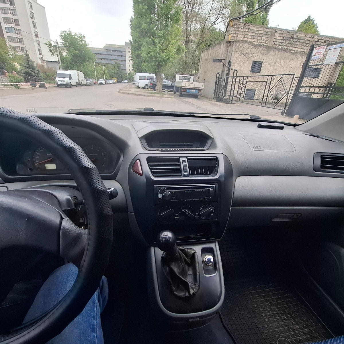 Mitsubishi Space Runner foto 6