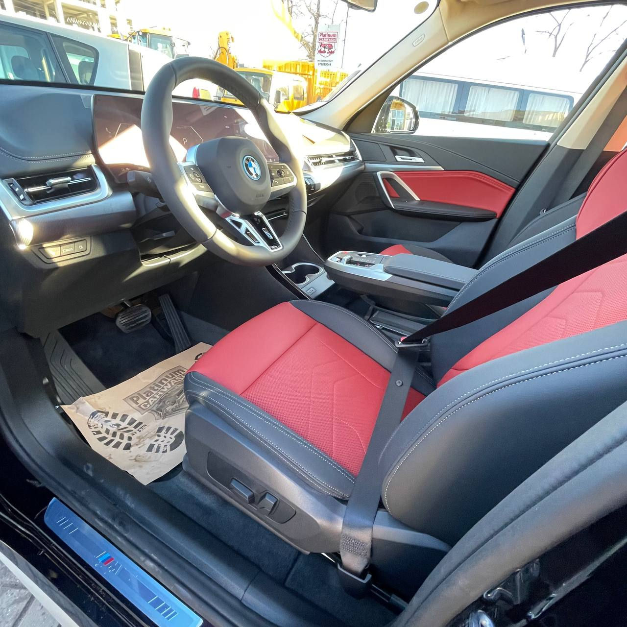 BMW iX1 фото 7