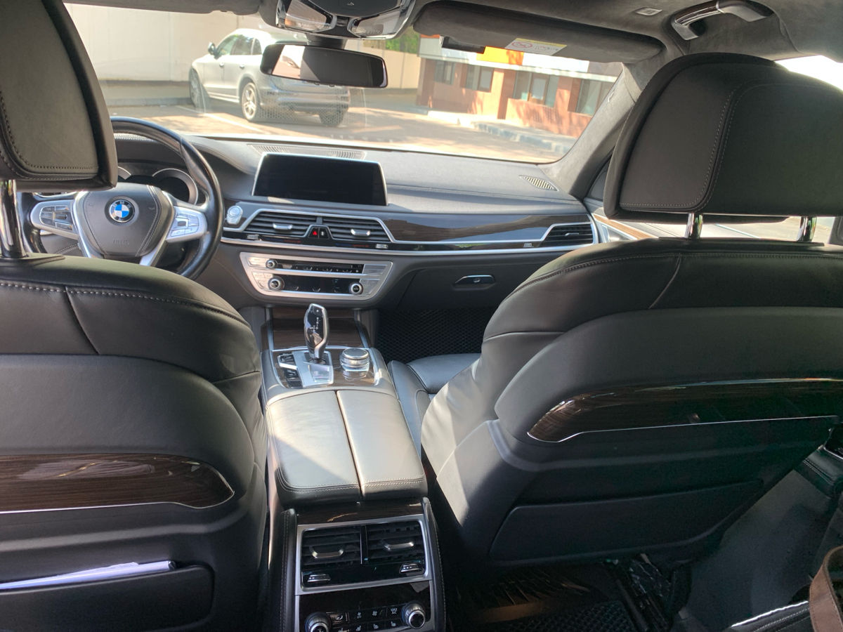 BMW 7 Series фото 7