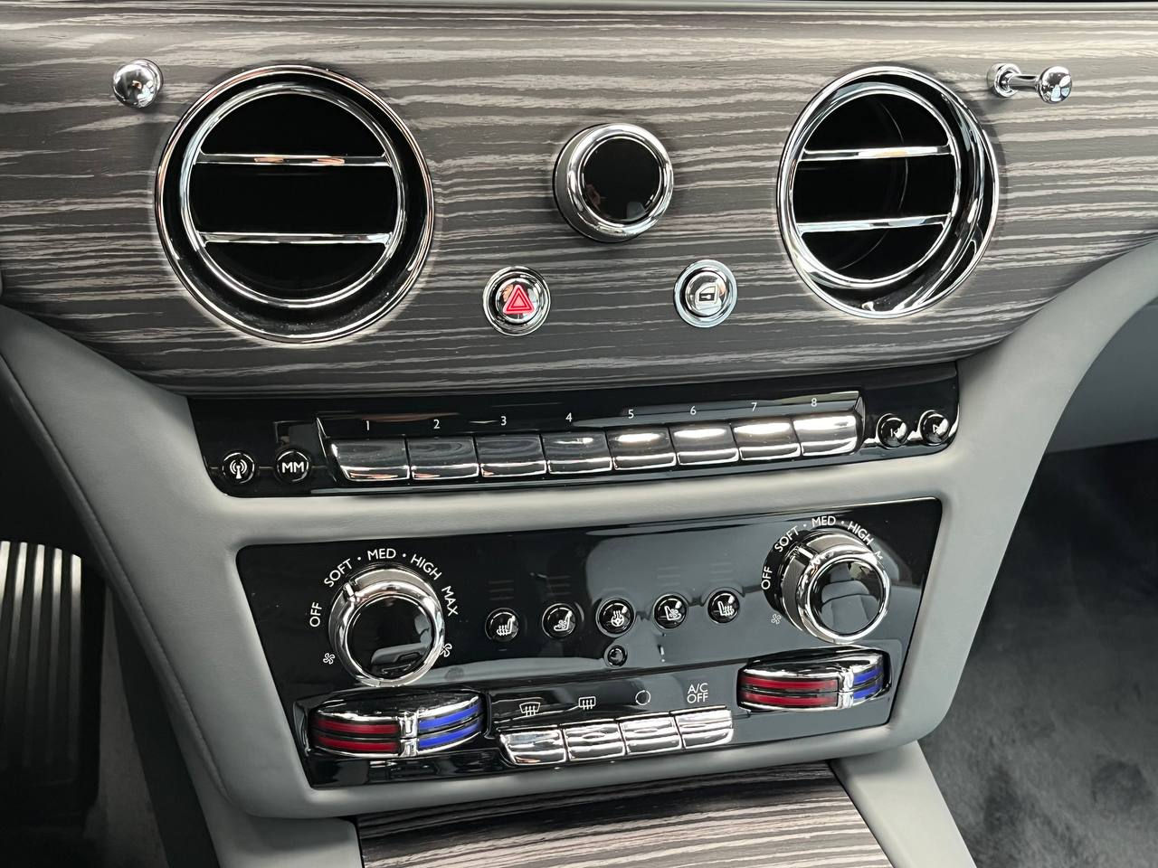 Rolls-Royce Spectre foto 15