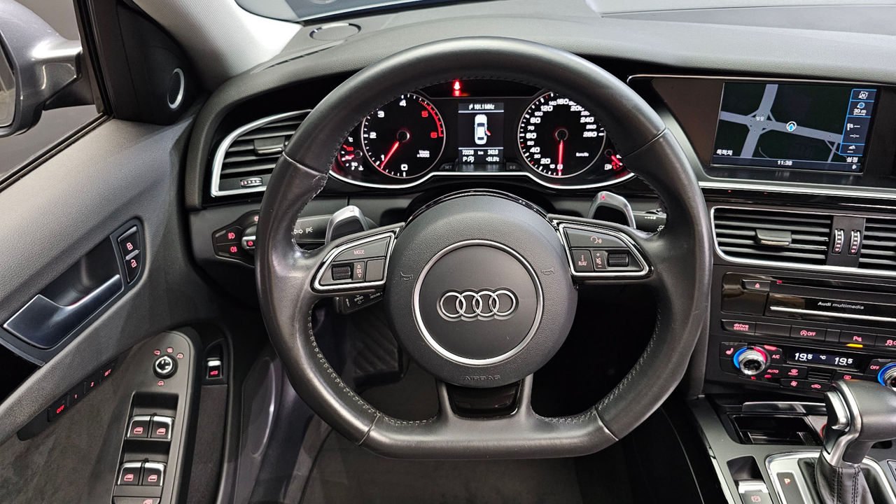 Audi A4 фото 7