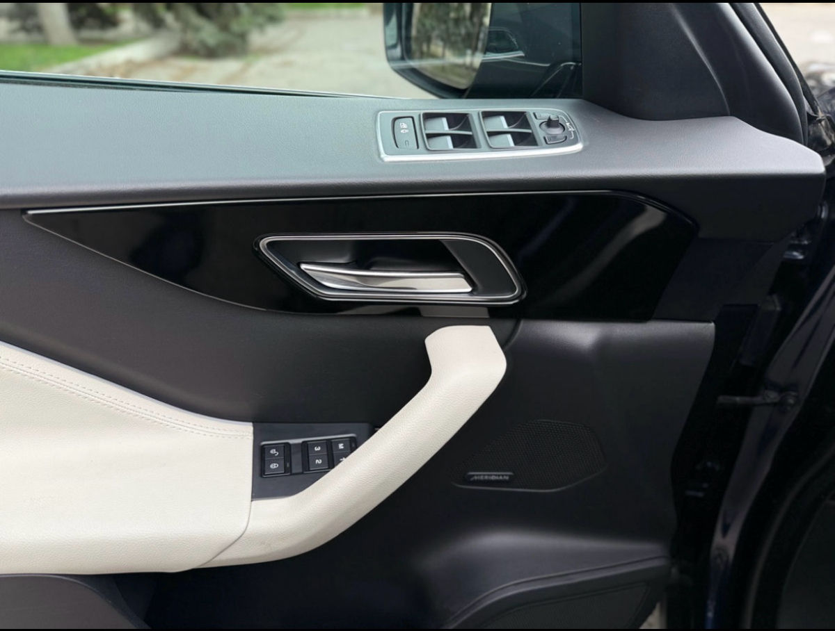 Jaguar F-PACE foto 10