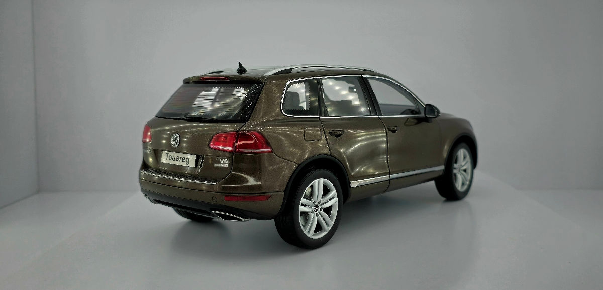 Volkswagen Touareg 1:18 foto 4