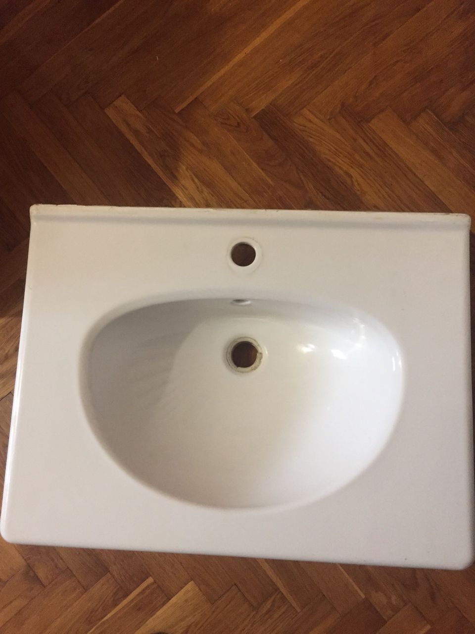 Раковина , умывальник керамический.