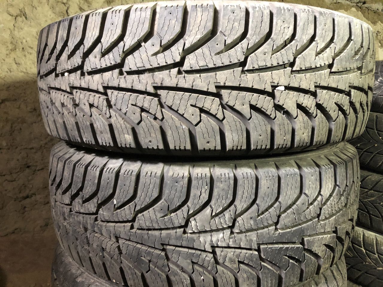 215/65 R16C 2buc 75€