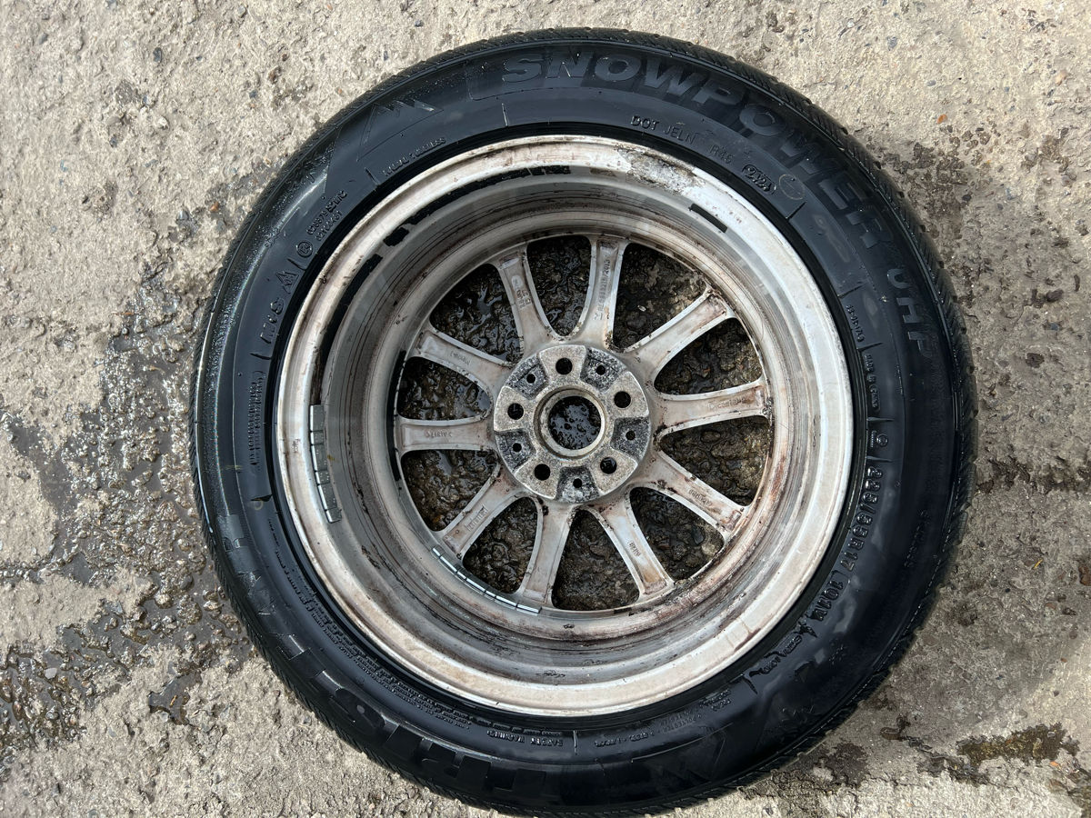 Vând jante BMW R17 cu anvelope de iarna 225/55 foto 3