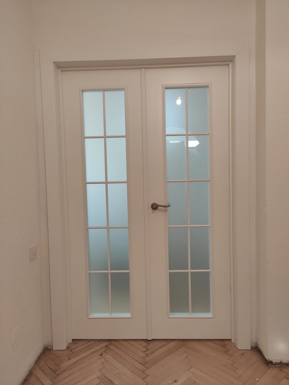 Instalare / montare uși de interior. Установка межкомнатных дверей foto 8