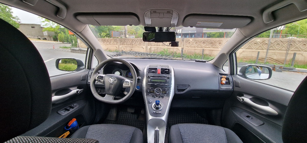 Toyota Auris фото 9
