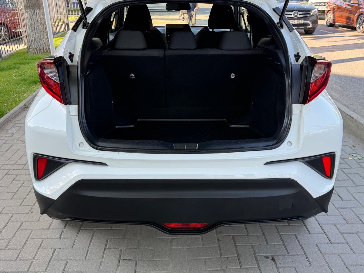 Toyota C-HR 2023 photo 17